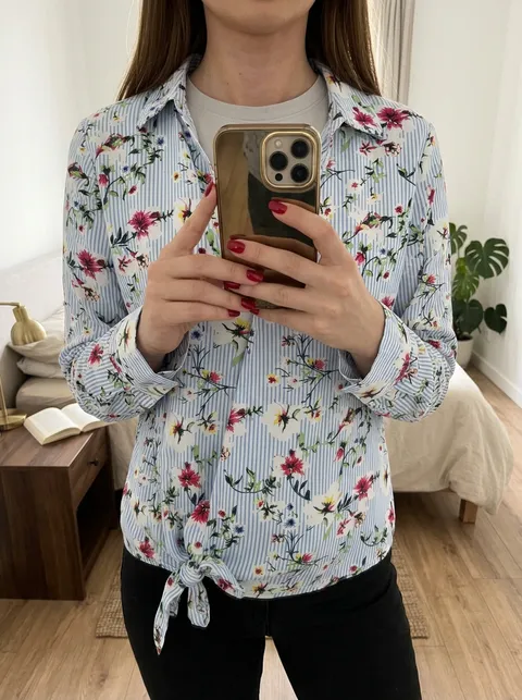 Vzorovaná košile: Výsledek AI na modelce