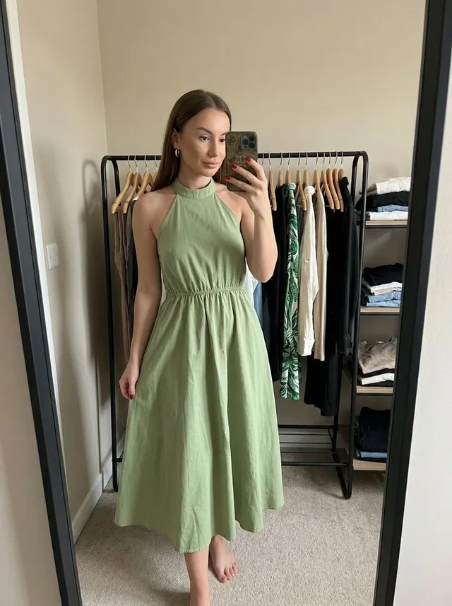 Sage green dress: AI visualization